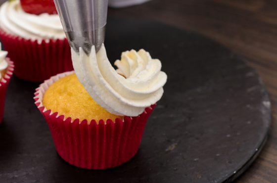 ICING CREAM CHEESE RTU FUDGE FROSTING BAKELS 11.5KG 